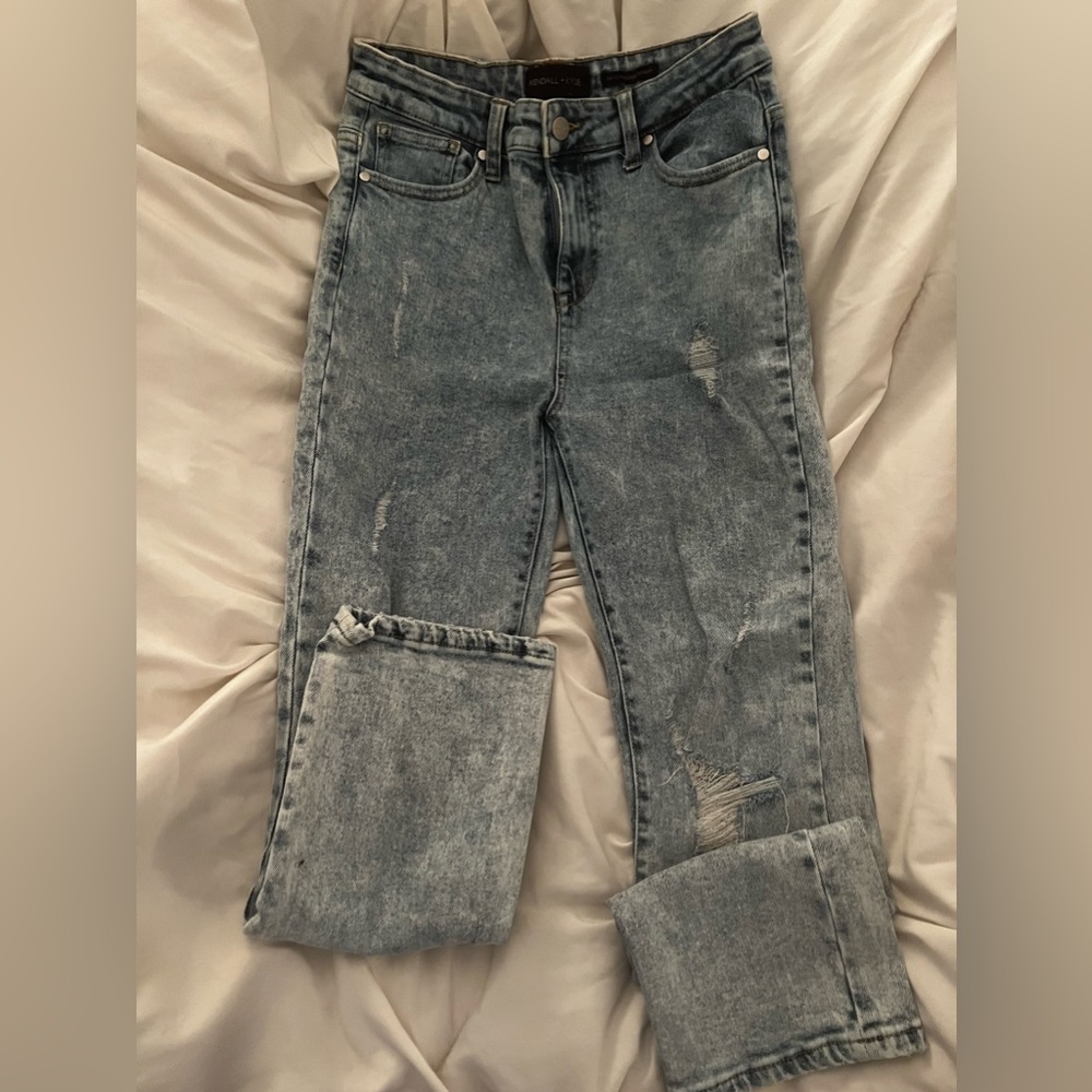 Kendall and Kyle Distressed Jean